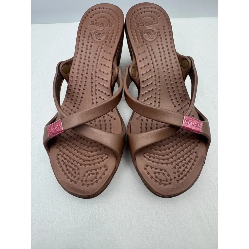 Crocs Cyprus Heeled Slip On Sandal Shoe 8 Brown / Brown Boho Earthy Beach 3.75